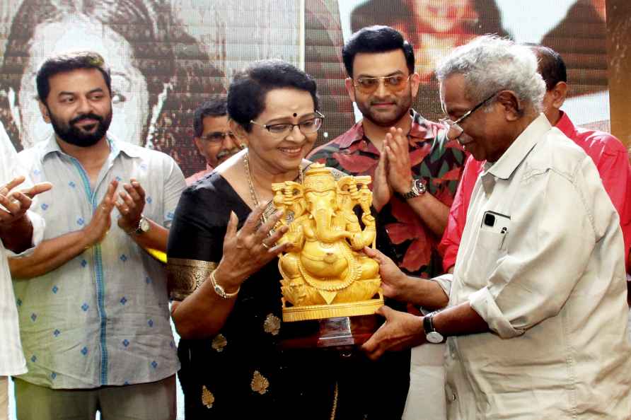 Mallika Sukumaran felicitated in Trivandrum