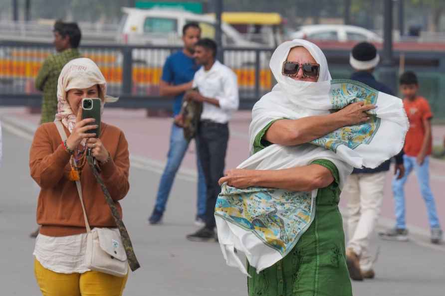 Tourists at India Gate