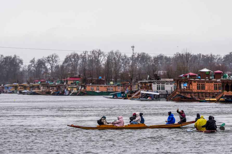 Weather: Rains and snowfall in Kashmir