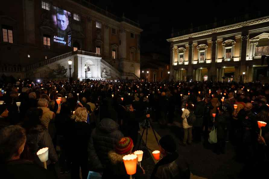 Tributes pour in for Alexei Navalny in Rome