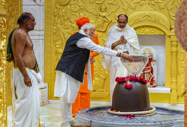 PM inaugurates new Valinath Mahadev temple, announces 1.25 lakh houses for the poor in Guj