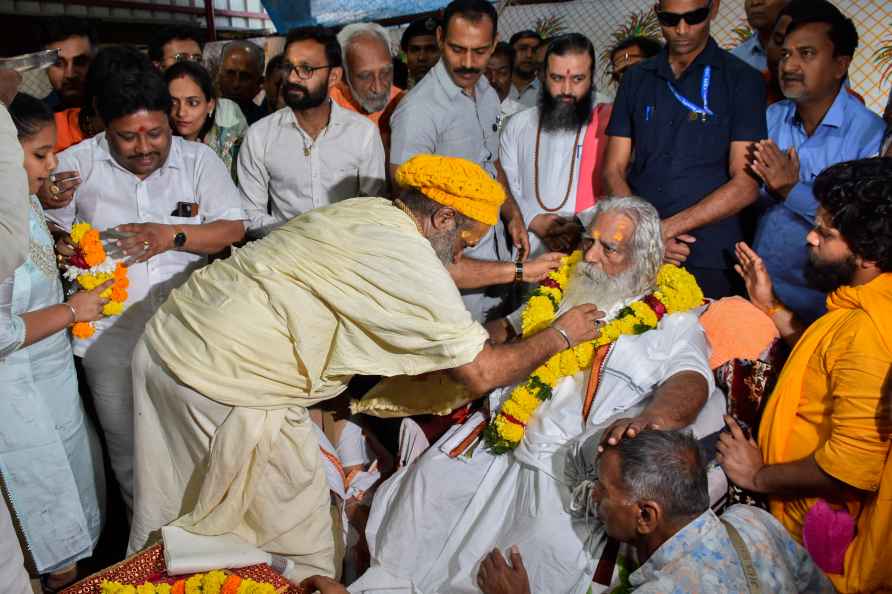 Mahant Shri Nritya Gopal Das in Surat