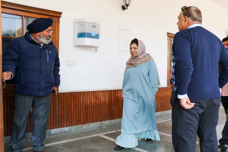 Mehbooba Mufti ar PDP meeting