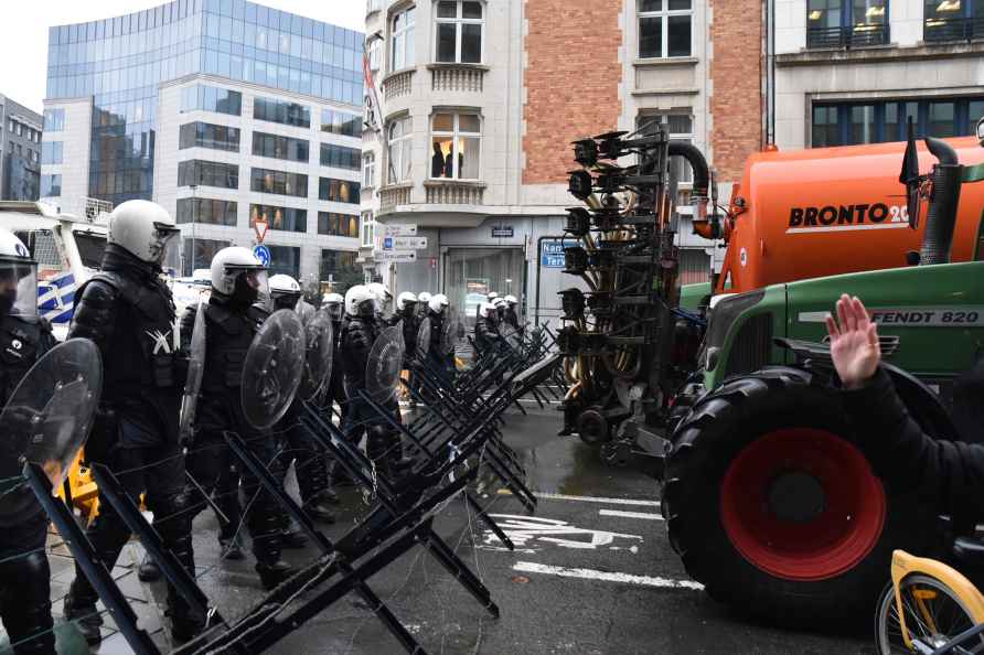 Protest of farmers in the European Quarter outside