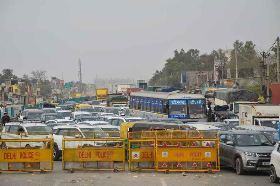 Delhi Police partially removes barricades