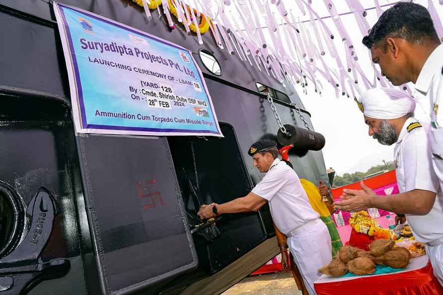 **EDS: IMAGE VIA DEFENCE PRO** New Delhi: Indian Navy officials ...