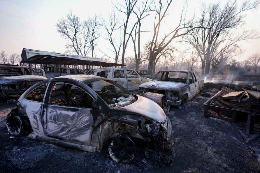 Smokehouse Creek Fire, in Canadian,