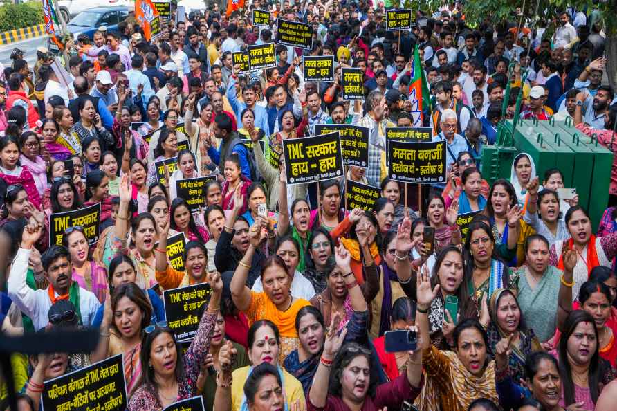 Delhi BJP protest against WB Govt