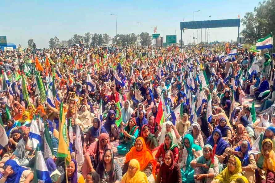 Women farmers protest at Shambhu border