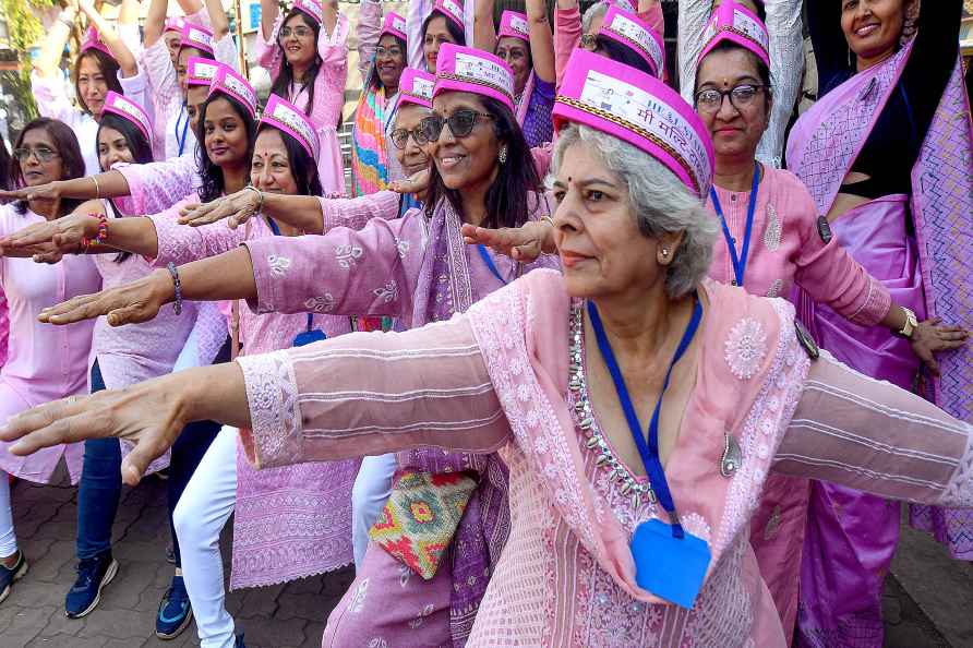 Yoga on Women's Day in Mumbai