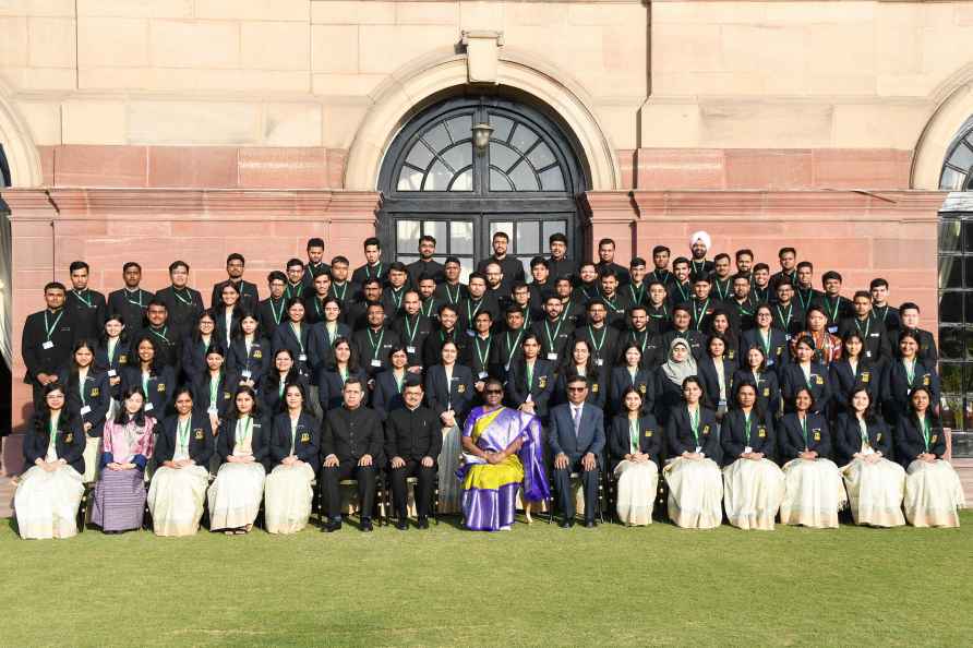 Prez Murmu meets officer trainees of IRS