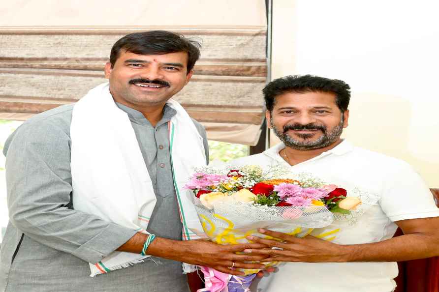 Cong candidate meets Revanth Reddy