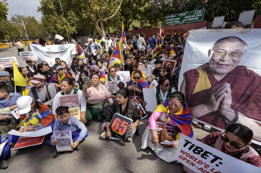 Tibetans protest at Jantar Mantar