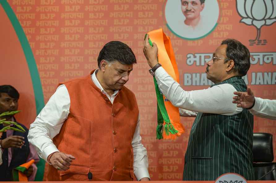 Ex-Congress MLA Ajay Kapoor joins BJP