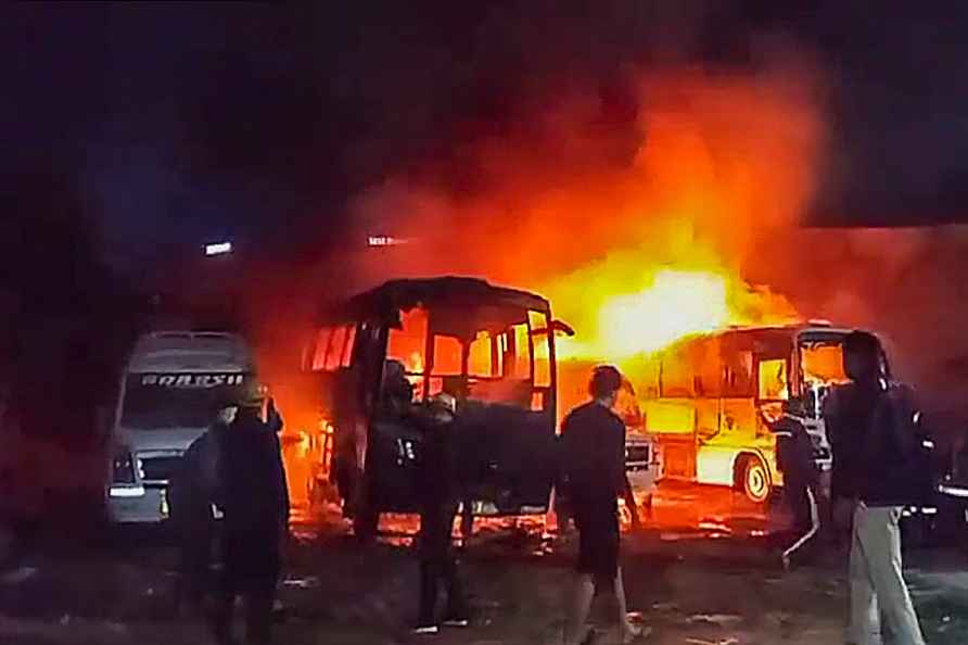 2 buses, a tempo catch fire at hotel parking lot