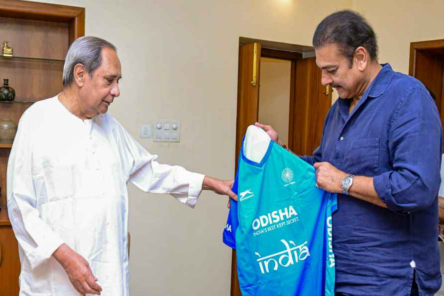 Naveen Patnaik meets Ravi Shastri