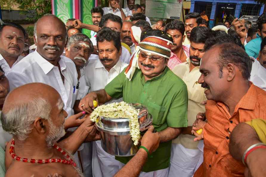 TTV Dhinakaran campaigns for LS polls