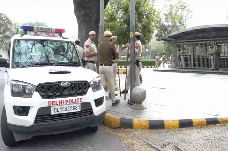 AAP's protest call: Security at LK Marg metro station