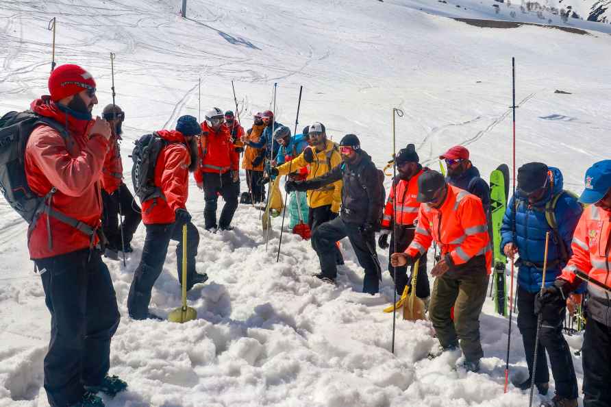 Snow avalanche rescue exercise drill near Gulmarg