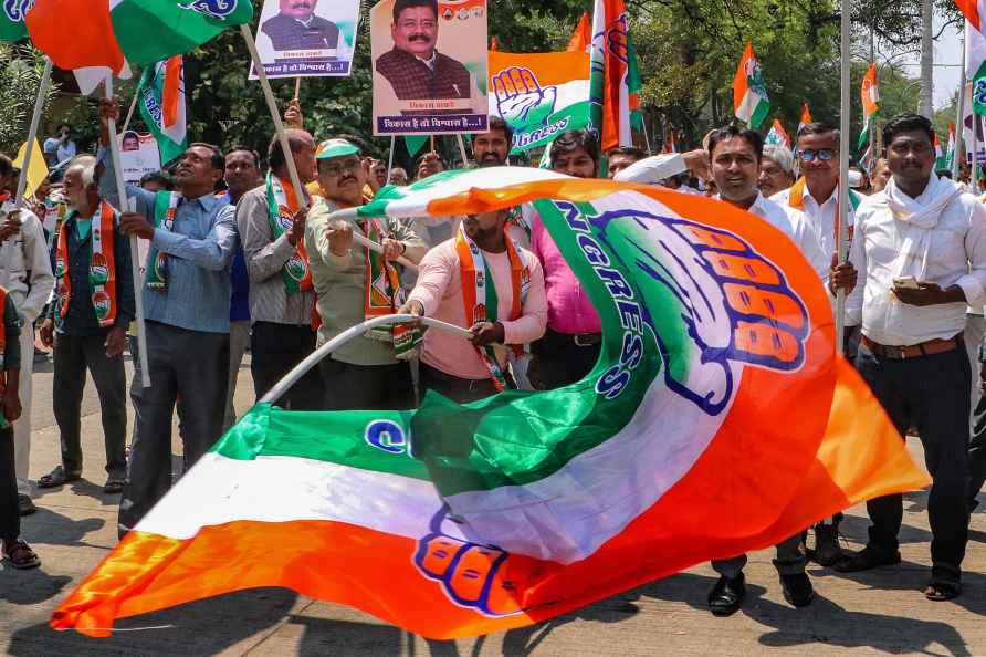 Congress candidate Vikas Thakre supporters in Nagpu