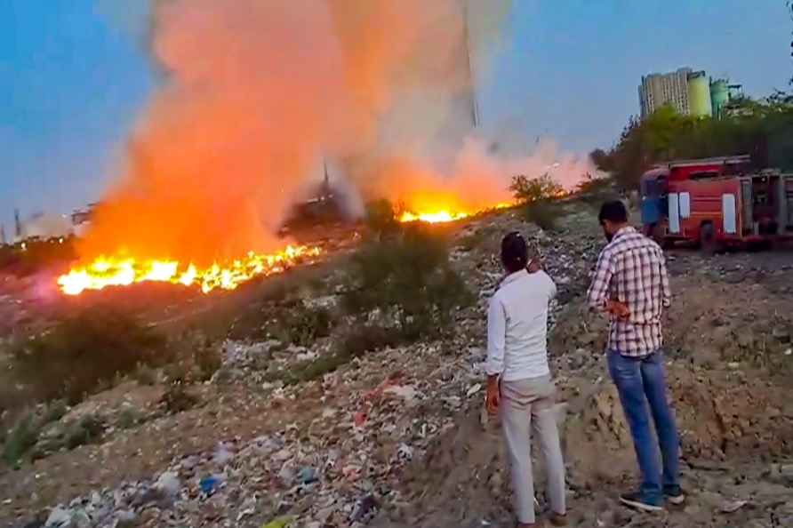 Fire at dumping yard in Noida