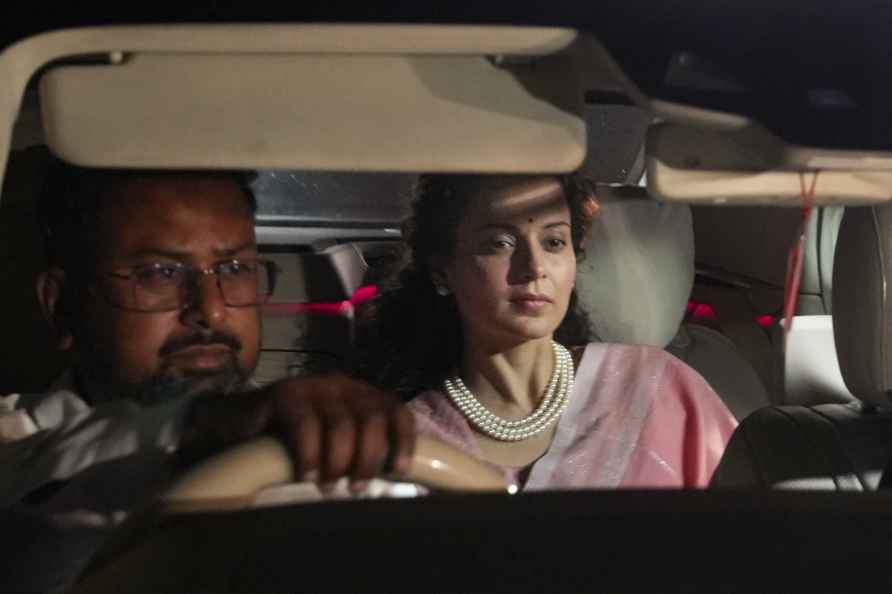 Kangana Ranaut arrives at Nadda house