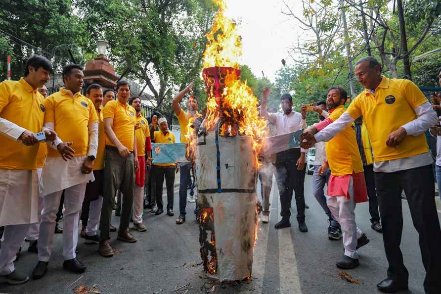 AAP MLAs protest outside Delhi Assembly