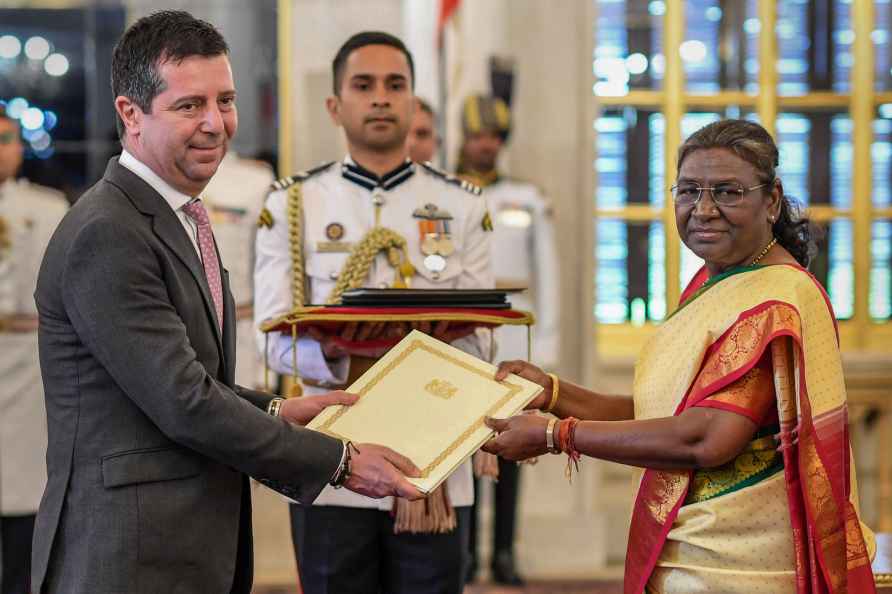 Prez Murmu accepts credentials from Ambassadors