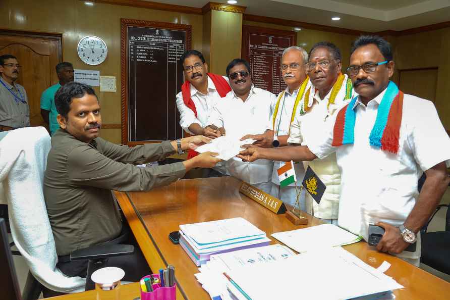 Congress' V. Vaithilingam files nomination for LS polls