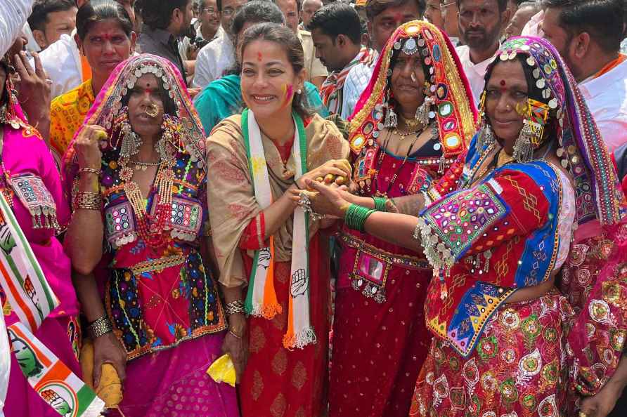 Praniti Shinde celebrates Rang Panchami