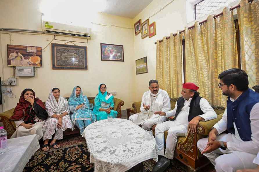 Akhilesh Yadav at Mukhtar Ansari's house