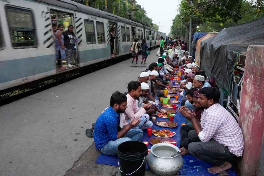 Kolkata: Muslim devotees offer prayers before breaking their day...