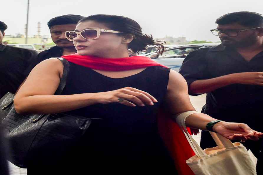 Kajol at Kolkata airport