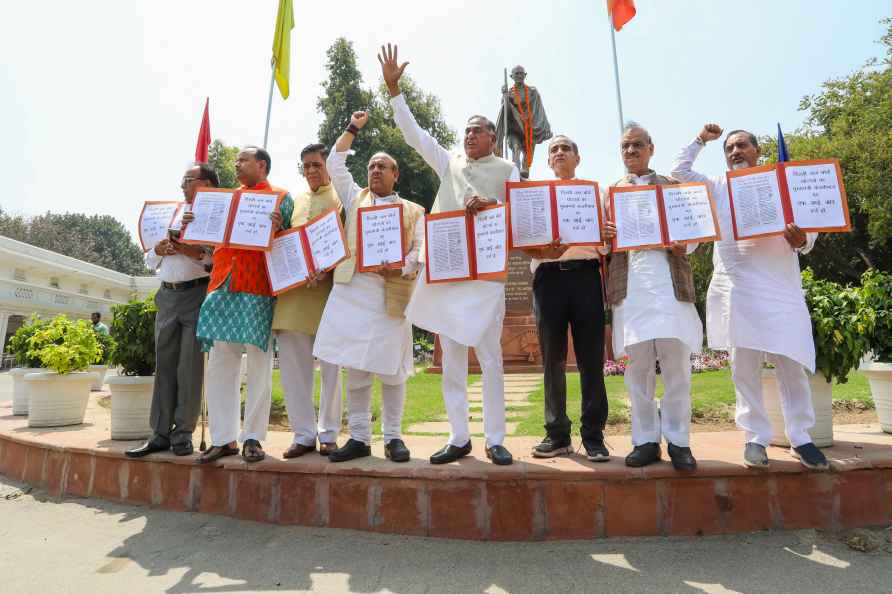 BJP protest outside Delhi Assembly