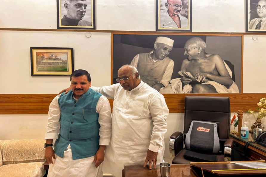 Sanjay Singh meets Mallikarjun Kharge