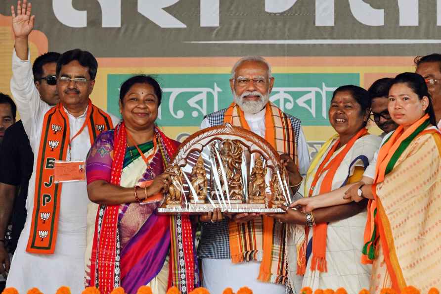 Agartala: Prime Minister Narendra Modi being felicitated during ...