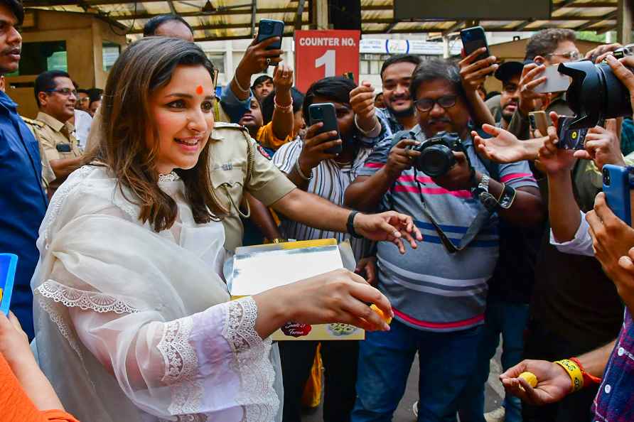 Parineeti Chopra at Siddhivinayak Temple