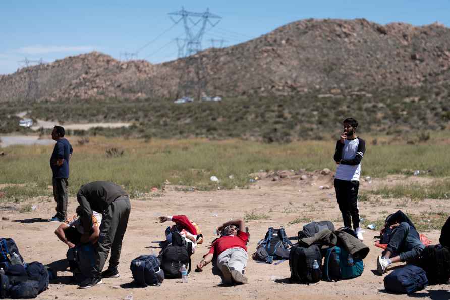 Migrants seek asylum in US