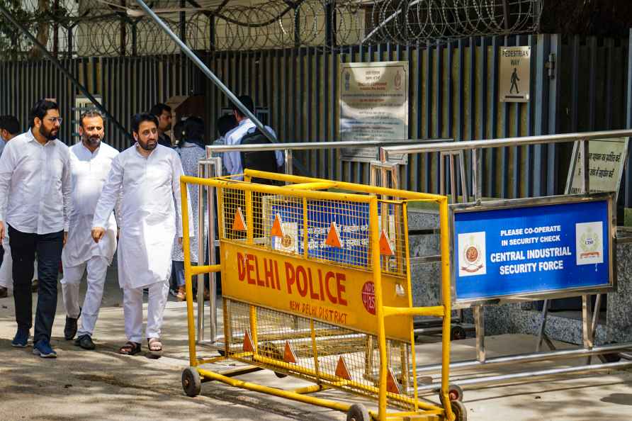 Amanatullah Khan at ED office in Delhi