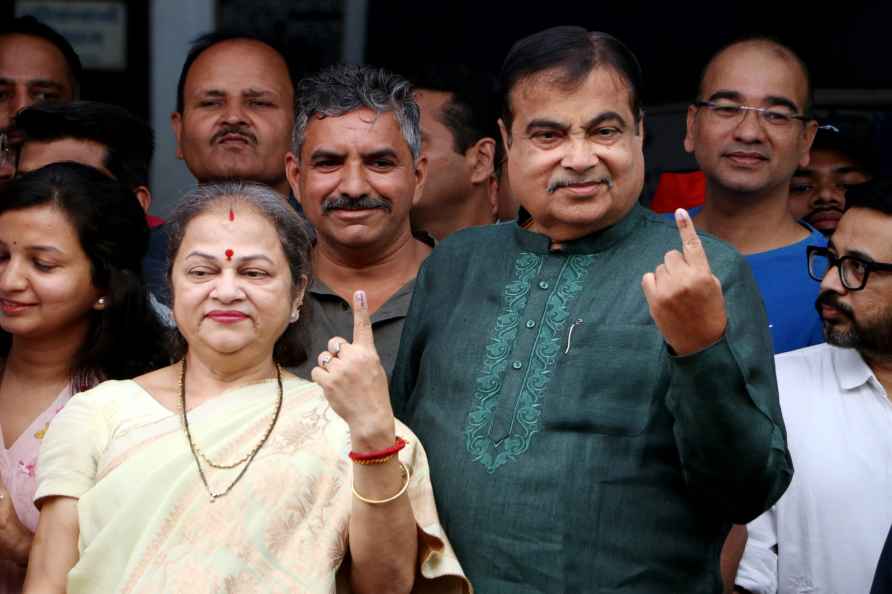 LS Polls 1st Phase: Nitin Gadkari votes