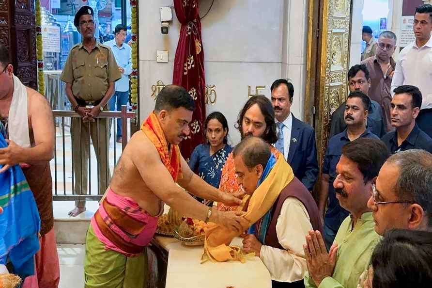 Mukesh Ambani, son Anant visits Siddhivinayak Temple