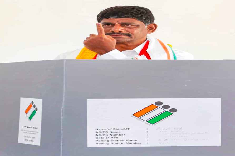 2nd phase of LS polls: DK Suresh votes