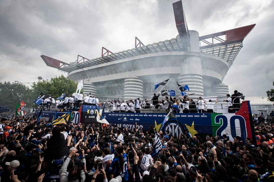 Nter Milan team is paraded