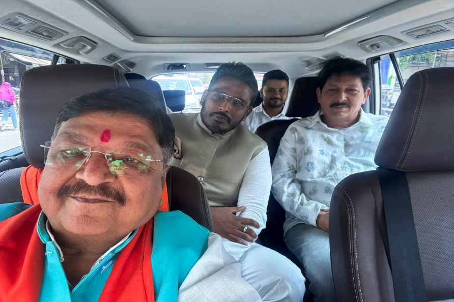 Kailash Vijayvargiya with Akshay Kanti Bam