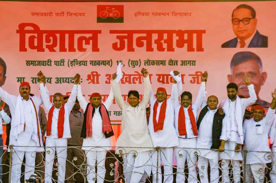 Akhilesh Yadav campaigns in Agra