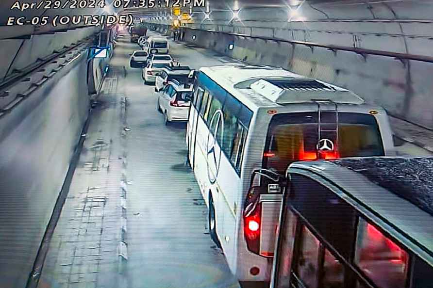 Vehicles stuck after snowfall along Atal Tunnel