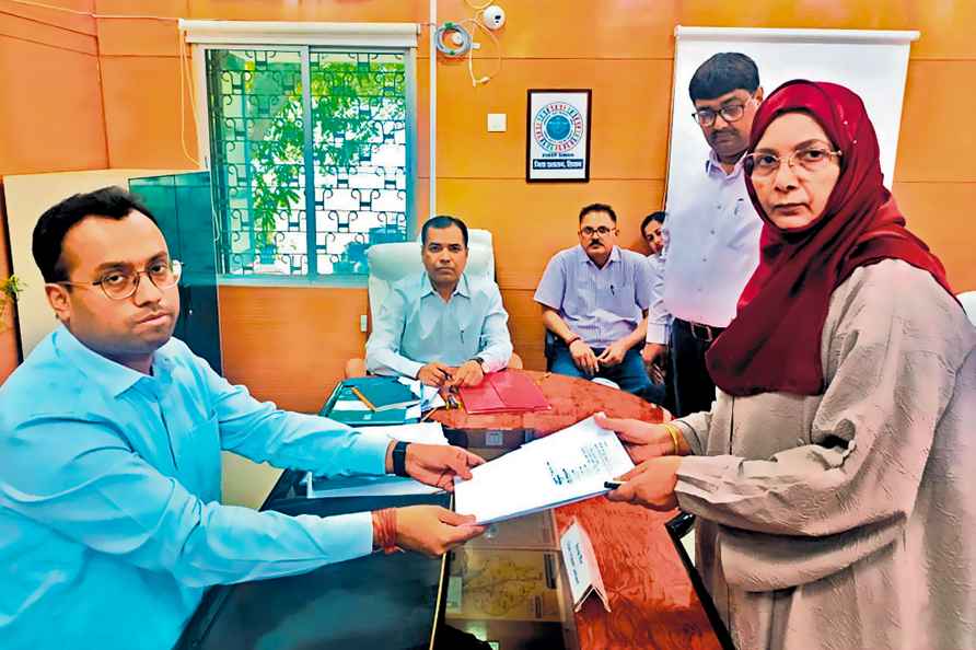 Hena Shahab files nomination