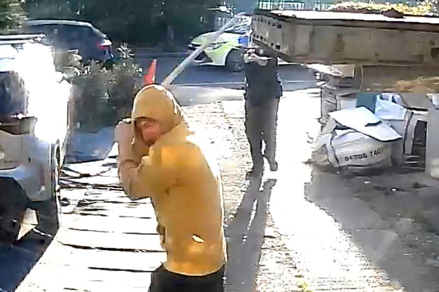 Sword-wielding man in Hainault