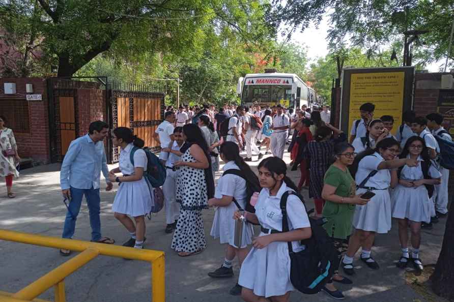 Schools receive bomb threat in Delhi NCR