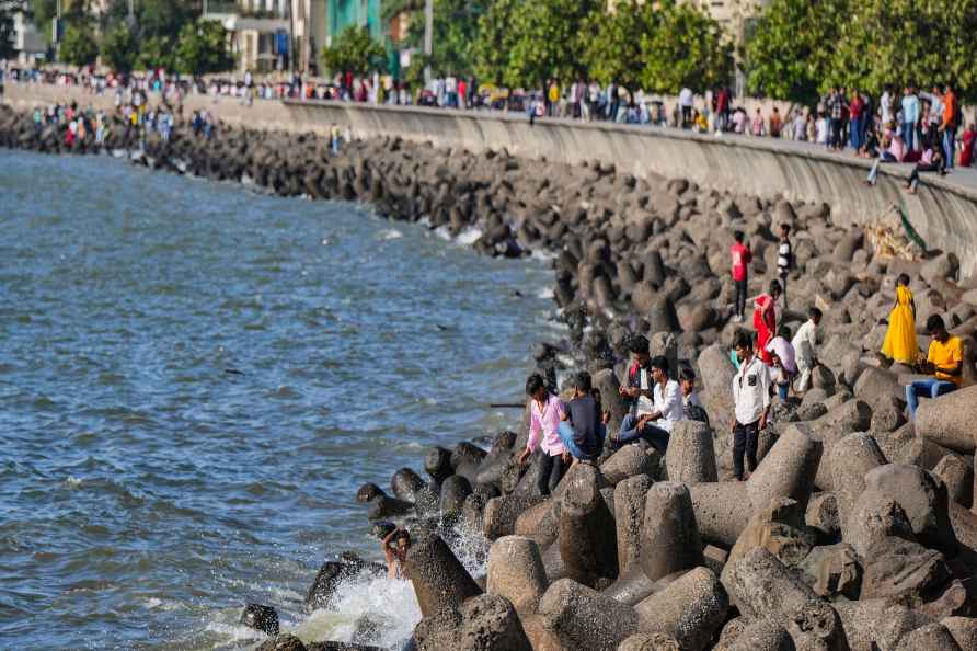 Weather: Hot summer day in Mumbai